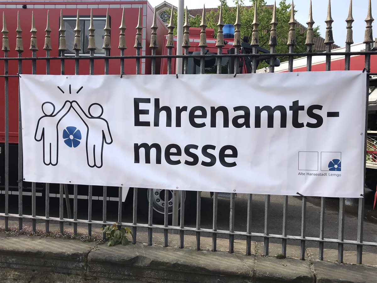 drklemgo's tweet photo. Heute sind wir auf der #Ehrenamtsmesse in #Lemgo vertreten.  Zu sehen ist unserer RTW und das Küchenmodul vom Betreuungs-LKW. #drk #drklemgo https://t.co/4iYLB2mIFJ
