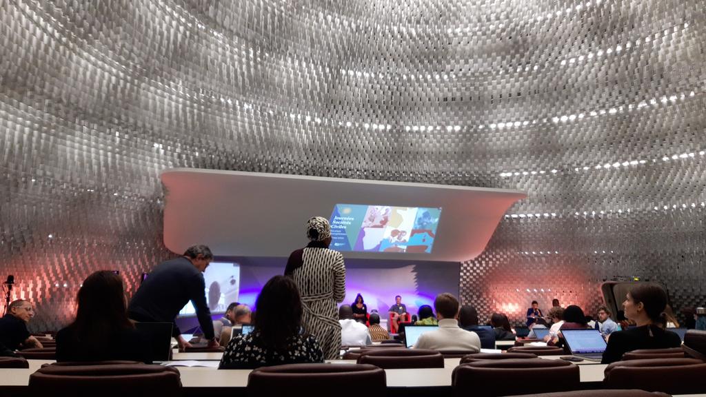 romaindaniel10's tweet photo. Échanges très enrichissants ces 6 et 7 mai lors des journées sociétés civiles africaines et européennes organisées par @coordinationsud. Forte participation de @francediplo pour écouter les témoignages des acteurs de ces sociétés civiles présents à Paris. #SocCivUAUE https://t.co/sQkhlXh55q