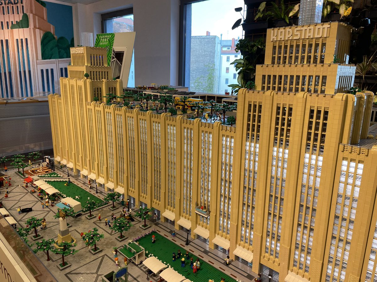 hzl_fk's tweet photo. Gestern haben @frau_miersch und ich uns im Karstadt am Hermannplatz umgeschaut. Die Planungen sind vielversprechend und State of the Art. Die Planer:innen setzen dabei auf umweltfreundlichen Holzbau. Der Vorplatz wird umfassend saniert. Großartige Chance für Kreuzkölln. https://t.co/tgbxj1Cqfm