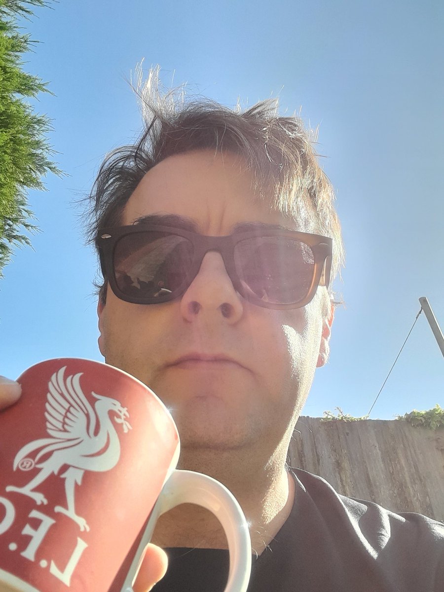 paultnew's tweet photo. Quick cuppa in the sunshine before...grocery shopping, swimming lessons, checking on mum, ferrying kids to sleepovers...still...no work and footie on later, up the redmen 🏆 https://t.co/fN02dUdcz0