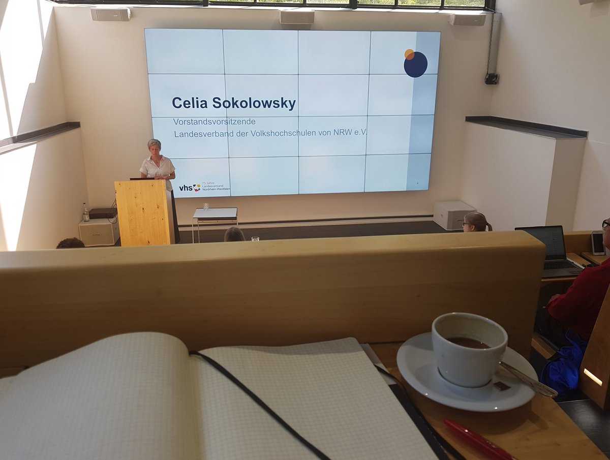 vhs_villi's tweet photo. Heute #Informationstag zum #vhs #Projekt #zbw #digital - #blendedlearning #Lehrgang für #Lehrkräfte in #Solingen (@ebbtronDE) |  Begrüßung  durch @CeliaSokolowsky - Vorstandsvorsitzende vhs nrw https://t.co/pcmB2ar36o