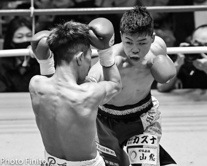 FinitoYamaguchi's tweet photo. スーパーバンタム級4回戦
細川 兼伸(ワタナベ) vs 荒木 広大(北海道畠山)
#ボクシング #boxing #モノクロ #monochrome #細川兼伸 #荒木広大 https://t.co/XK62ZDcn88