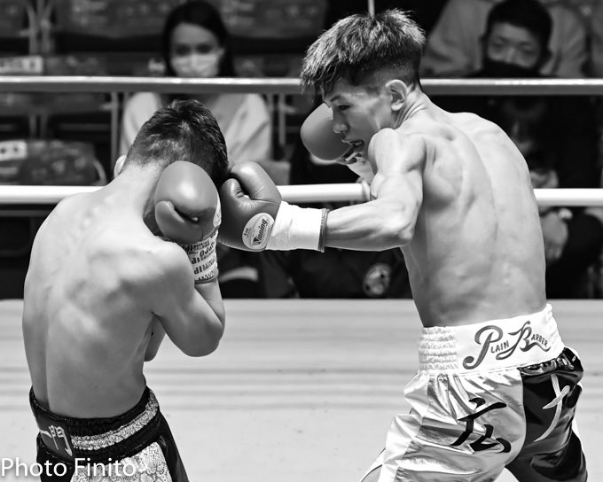 FinitoYamaguchi's tweet photo. スーパーバンタム級4回戦
細川 兼伸(ワタナベ) vs 荒木 広大(北海道畠山)
#ボクシング #boxing #モノクロ #monochrome #細川兼伸 #荒木広大 https://t.co/XK62ZDcn88