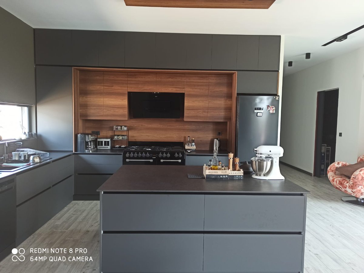 Dekton , Çok yönlü kullanım seçeneklerine sahip mükemmel bir malzemedir.
Ayrıntılı Bilgi için  05326476996
kuvarstezgah.com/anasayfa

#Dekton #DektonTezgah #Desing #kitchen #kitchendesing  #kuvarstezgah #Ankara #dekorasyon #mutfaktezgahı #mutfak #içtasarım #tasarım #dektonankara