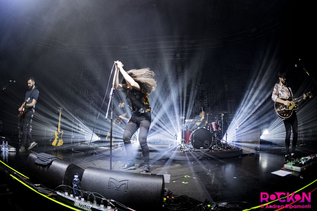 rockonitalia's tweet photo. FAST ANIMALS AND SLOW KIDS: guarda le foto e scopri la scaletta del concerto al Fabrique di Milano #fask #fastanimalsandslowkids

📸➡️ https://t.co/lEMSH6QyBH https://t.co/H5vkkViAXZ