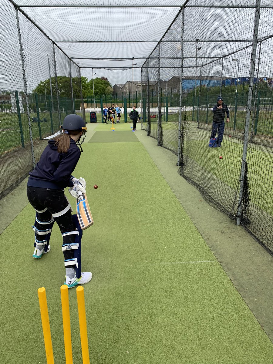 DafenCCJnr's tweet photo. Another busy busy Friday in the park.
9’s, 10’s and 11’s all out in huge numbers despite the miserable and cold weather.
Thanks to all coaches, parents and players!!
Lots of fun, class bowling and huge hitting on show!!
#smashit #alwayslearning #sunplease https://t.co/3ayhOAEajQ