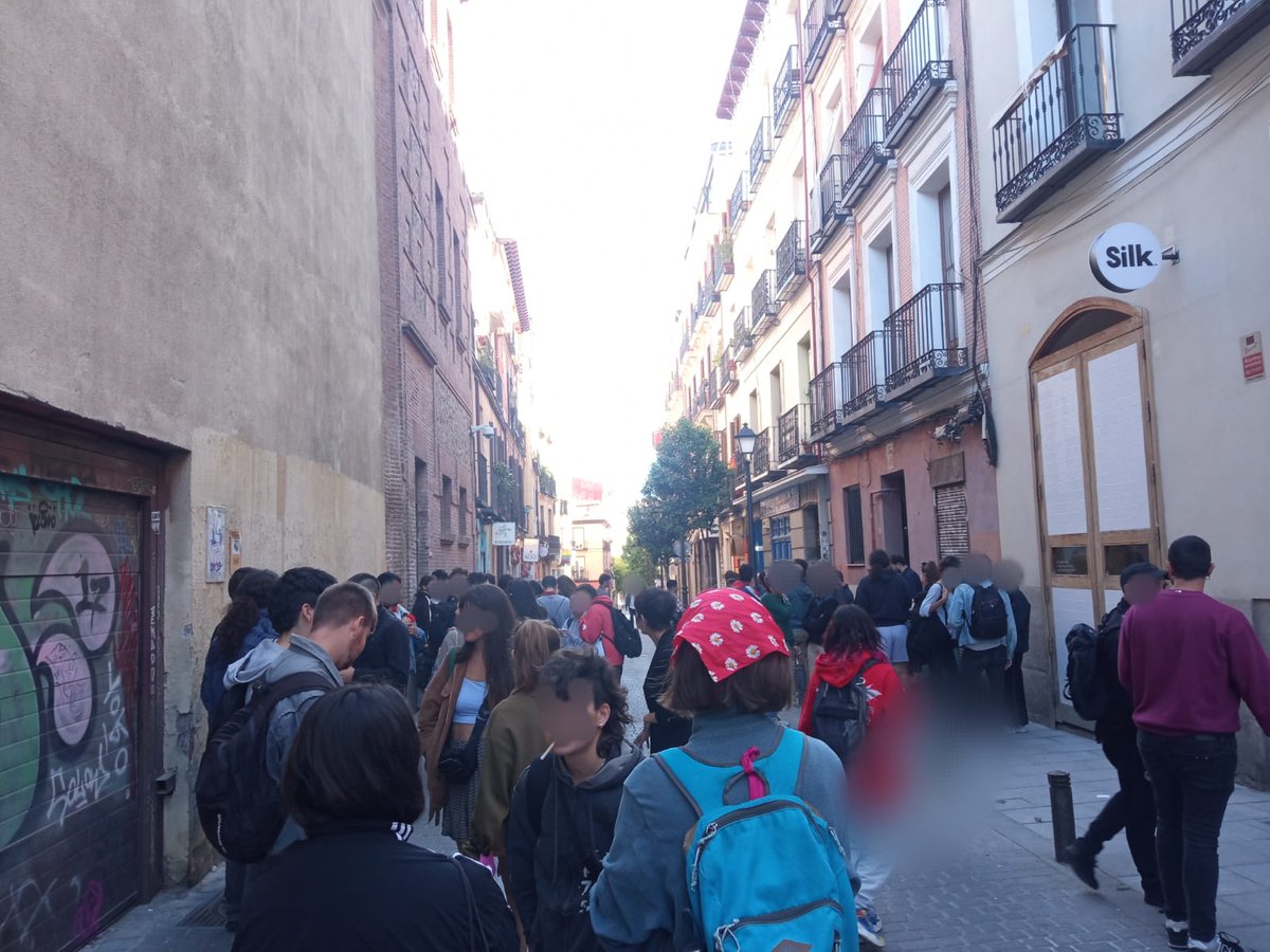 ⚠️URGENTE⚠️ 

Nuevo Centro Social en Madrid, necesitamos todo el apoyo posible en C/ Hortaleza, 88🔥✊

Frente a sus operaciones especulativas, nos organizamos para recuperar espacios comunes🌈⚡

10, 100, 1000 centros sociales🔥✊