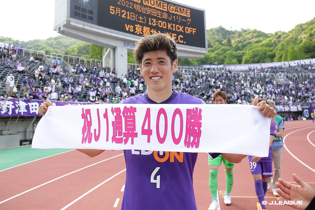 J_League_En's tweet photo. ✅ That makes it 4️⃣0️⃣0️⃣ J1 League wins for Sanfrecce Hiroshima! 👏🟣 @sanfrecce_SFC #Sanfrecce400 https://t.co/m1OaZUod6y