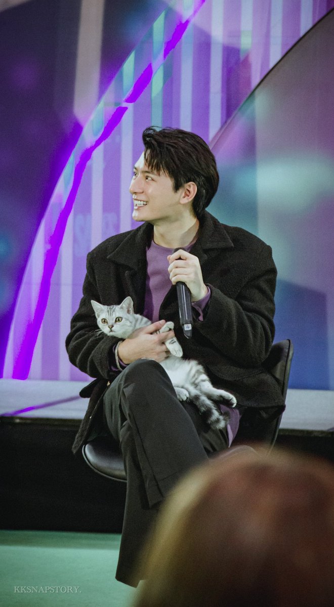 KKSNAPSTORY's tweet photo. แงวตัวเล็กกะแงวตัวโต
#WhiskasxKrist 
#KristPerawat
#KKSNAPSTORY https://t.co/m8r9KkQxHY