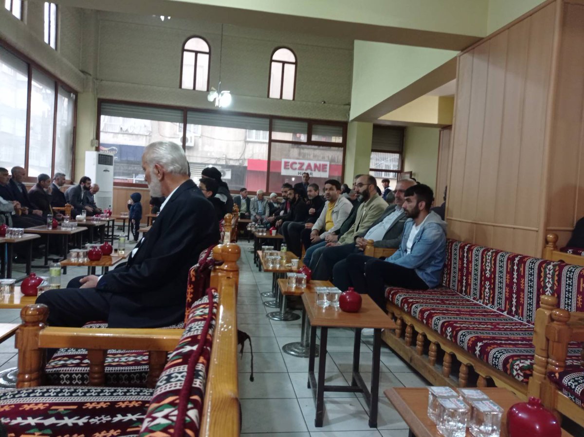 HudaParSur_'s tweet photo. İlçe Başkanımız Sn. Ercan Şenol ve yönetimi, ilçe yönetiminden Sn. İsmail Karakuş ve Umut Kervanı Vakfı Başkanı Sn. Şahin Elçin'in vefat eden akrabalarının taziyesine katıldı.

Vefat edenlere Allah'tan rahmet yakınlarına sabır niyaz ediyoruz.

Mekanları Alî olsun.

#HÜDAPAR https://t.co/B7tV4lAS8H