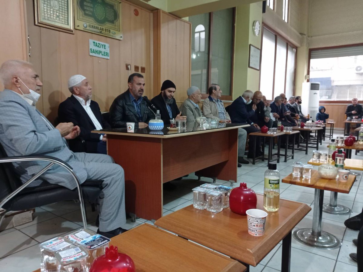 HudaParSur_'s tweet photo. İlçe Başkanımız Sn. Ercan Şenol ve yönetimi, ilçe yönetiminden Sn. İsmail Karakuş ve Umut Kervanı Vakfı Başkanı Sn. Şahin Elçin'in vefat eden akrabalarının taziyesine katıldı.

Vefat edenlere Allah'tan rahmet yakınlarına sabır niyaz ediyoruz.

Mekanları Alî olsun.

#HÜDAPAR https://t.co/B7tV4lAS8H