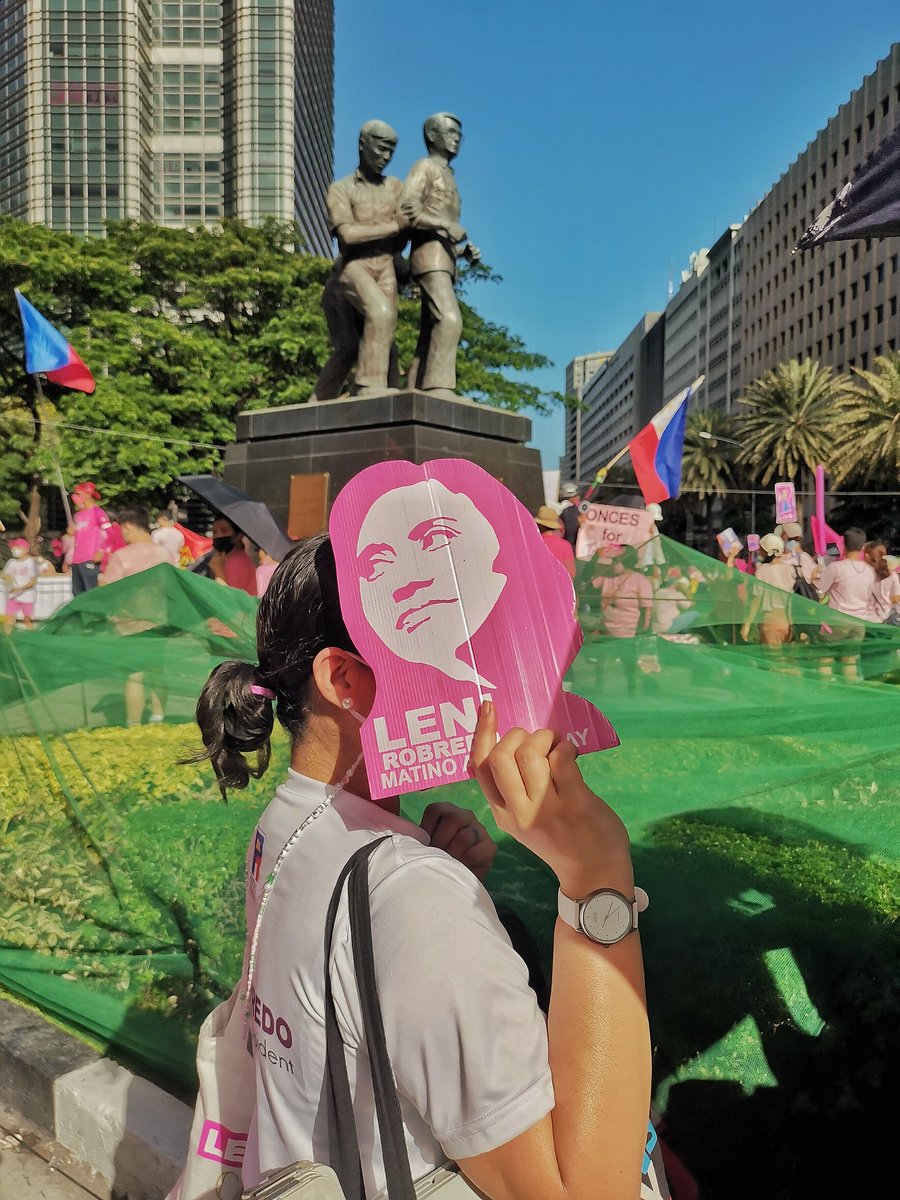 Geno5787's tweet image. Ayala Ave. Is Pink 💖💖💖💖

#LetLeniLead2022 #LeniRobredo2022 #LeniKiko2022 #makatindig