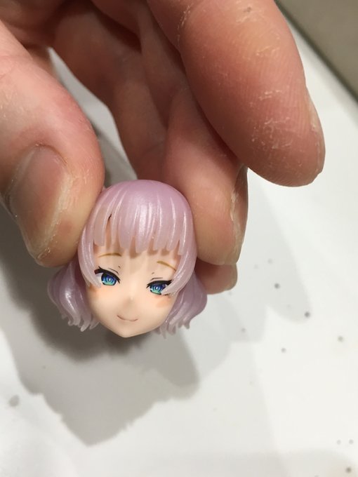 メガミデバイス、顔と髪はシリーズで共通じゃないのね〜
この顔は使いたいが、髪の毛どないしよ〜 