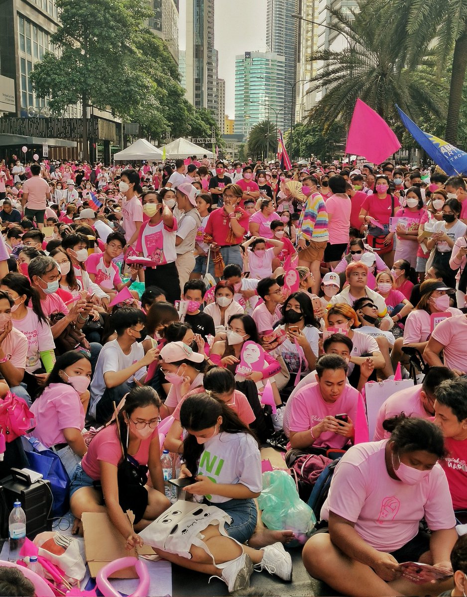 Ayala Ave. Is Pink 💖💖💖💖

#LetLeniLead2022 #LeniRobredo2022 #LeniKiko2022 #makatindig