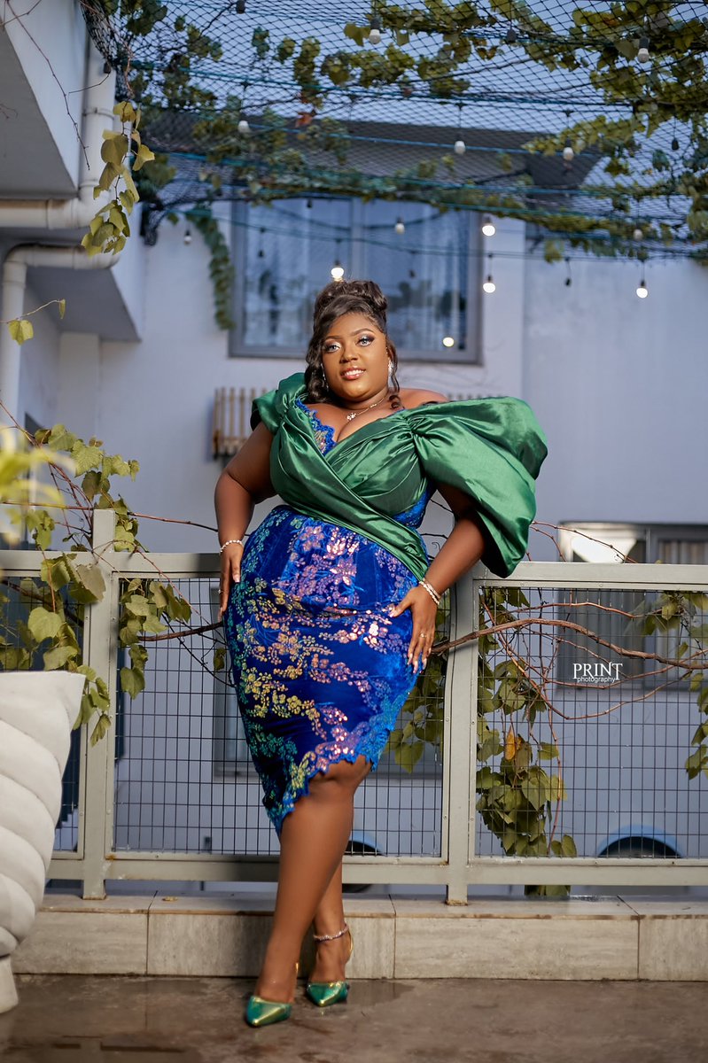 ajsarpong's tweet photo. To the Best Glam Squad everrr! #AmoasiOfficial for my 2 stellar outfits
#HouseOfPaon, for my Opening Red Number
@GobaKente for my kente, #PolishedbyPearl on makeup and glam duties #firstchoicehair for my gorgeous Hair and #Yvoldajewelry for the Bling π₯³
#VGMA23 https://t.co/LUfQR4TY9p