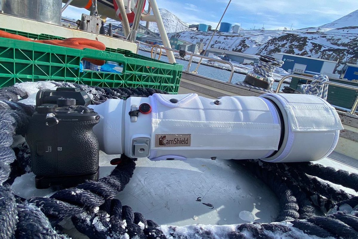 tragopan_'s tweet photo. ❄️Our ambassador Baptiste Bataille is currently in Svalbard (Norway).
✨Testing our Camshield for FE 200-600mm G OSS from Sony.
💡More info: https://t.co/fOLJTfennH

#wildlifephoto #extremephoto #arctic #svalbard #tragopan #polarbear #camshield #photography #sony #ambassador https://t.co/i3WvHFvmJx