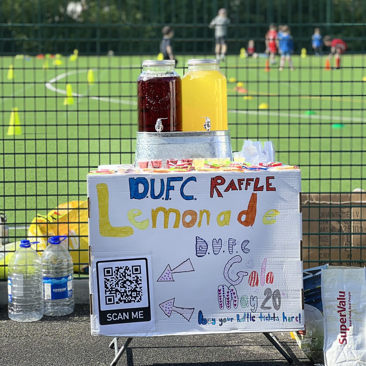 DalkeyUnited's tweet photo. ⚽️💪Great support for our club today - lemonade &amp; raffle tickets!

🎟But your raffle tickets here: https://t.co/K5U5sTa7xj https://t.co/CgrWp4Ov2v