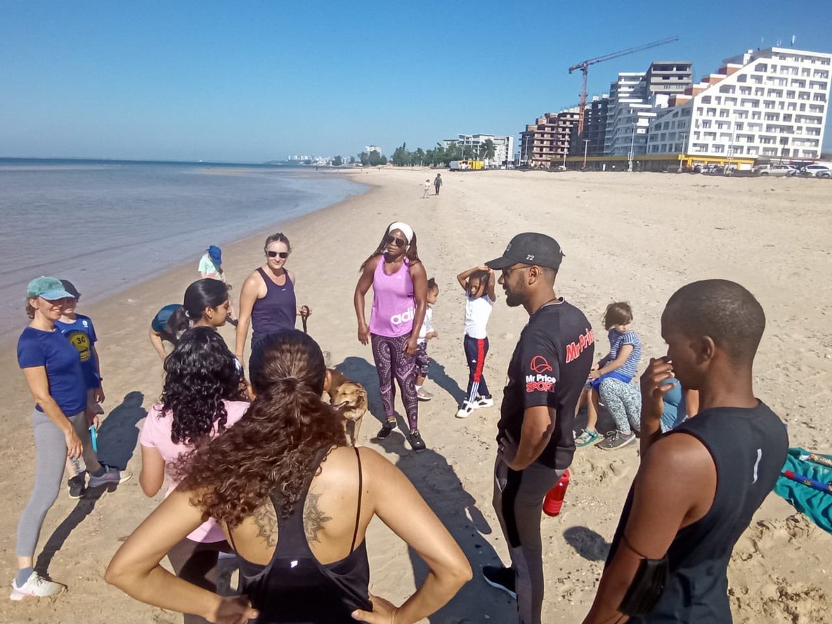 ASheppard_UK's tweet photo. Team @UKinMozambique happy to join the #GlobalMile today from Costa do Sol Beach Maputo. Now passing the baton over to @UKinZambia ! 🏃🏽‍♀️🏃🏼 https://t.co/LYvPibrC4M