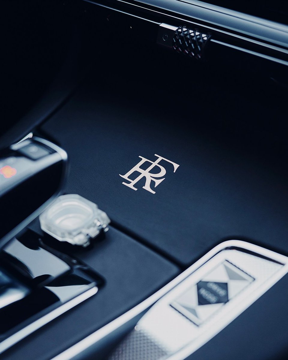 ds_automobiles's tweet image. Alongside the French Presidency.

As an official member of the French President's entourage, DS 7 CROSSBACK ÉLYSÉE joins a long line of DS models serving the country.

#DSautomobiles #DS7CROSSBACK
