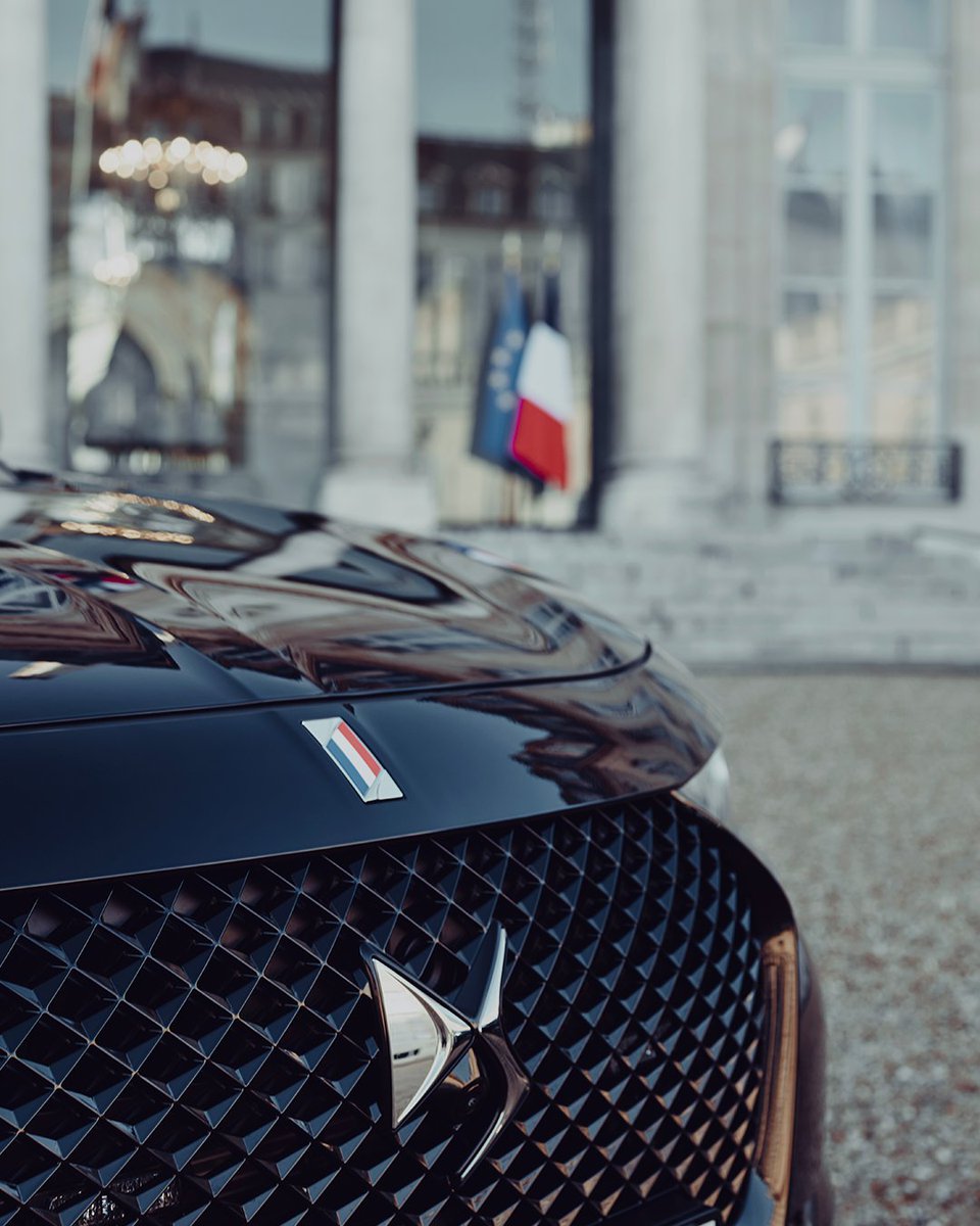 ds_automobiles's tweet image. Alongside the French Presidency.

As an official member of the French President's entourage, DS 7 CROSSBACK ÉLYSÉE joins a long line of DS models serving the country.

#DSautomobiles #DS7CROSSBACK