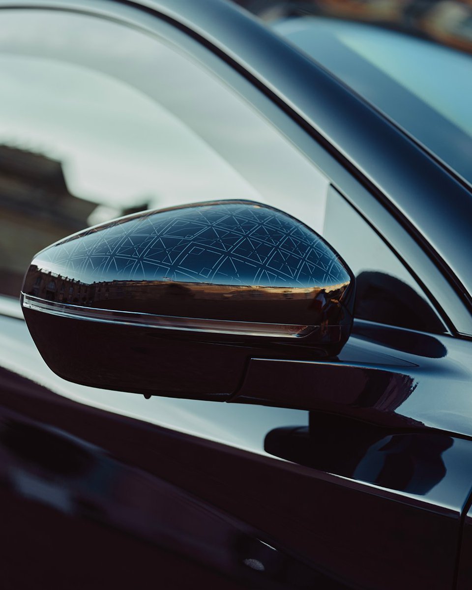 ds_automobiles's tweet image. Alongside the French Presidency.

As an official member of the French President's entourage, DS 7 CROSSBACK ÉLYSÉE joins a long line of DS models serving the country.

#DSautomobiles #DS7CROSSBACK
