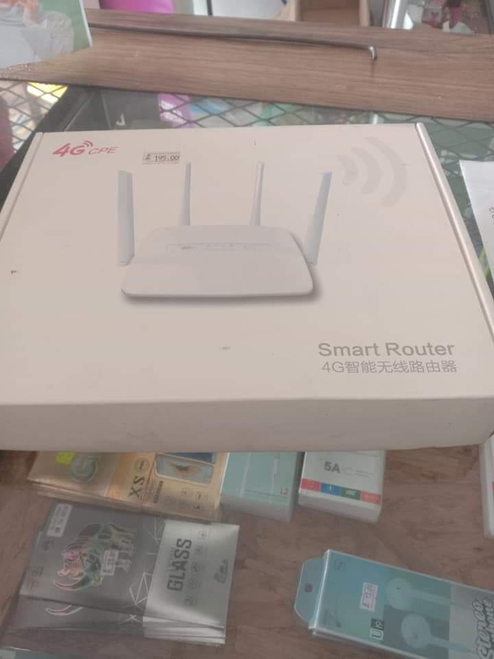 CentreOnexox's tweet photo. Alhamdulillah rezeki raya. Asalnya die nak pakai Digi, sambil-sambil borak tanya die nak pakai wifi modem sekali,terus kite rekemen die pakai xox plan 35 50GB(3mbps). Settle pendaftaran no baru. 

#onexox #onexoxcentremachang #UNL35 #ultimate35 https://t.co/A9mbkXGjVn