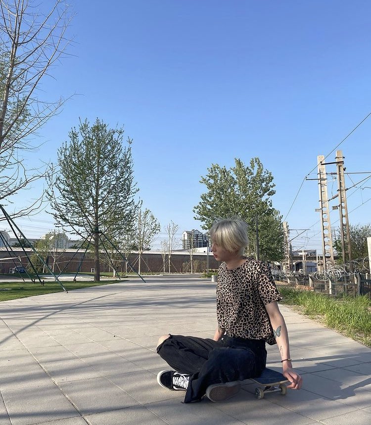 Aixxva's tweet photo. When in doubt, ride it out. 🛹 https://t.co/6DEJFukISd