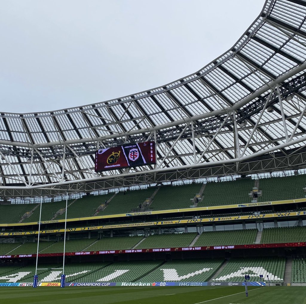 Munsterrugby's tweet photo. Safe travels to all supporters making their way to the Aviva Stadium today β€οΈ
Please send us on any pics from your journey, if safe to do so π©π©π©
#MunsterMarchOn
#MUNvTOU
#TeamOfBus (Β© @threeredkings)
#SUAF π΄ https://t.co/WmdZuhEBR2