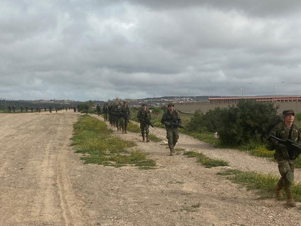 COMGEMEL_ET's tweet photo. Los legionarios del 2° ciclo 2021 del CEFOT n°1 incorporados al #TGC1 se encuentran realizando su fase de adaptación a la unidad, perfeccionando su instrucción individual."Jamás un Legionario dirá que está cansado, hasta caer reventado; será el cuerpo más veloz y resistente". https://t.co/zbYATSniR1