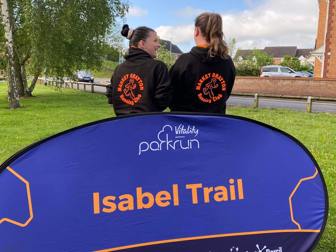 MDRunningClub's tweet image. Don't they look fabulous? Our @missverrillruns and @SherwinNikki rocking the brand new club merch at Isabel Trail @parkrunUK 🧡🖤