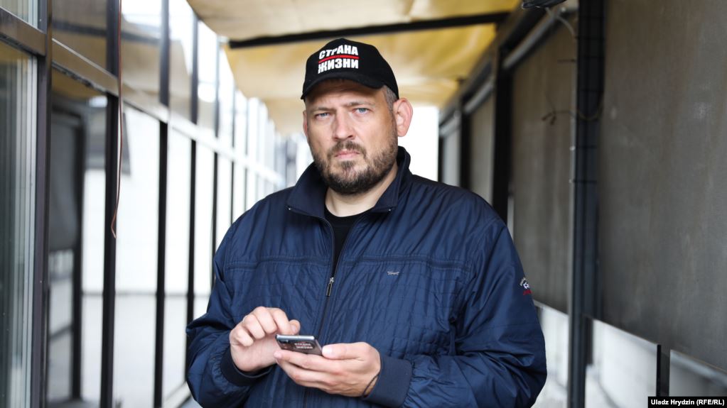 Tsihanouskaya's tweet photo. My husband, Siarhei Tsikhanouski, declared his decision to run for president on this day in 2020. He was not a professional politician, but his Youtube videos about problems of ordinary people created an enormous movement. Last year he was sentenced to 18 years in prison. https://t.co/l22aLtcXMq