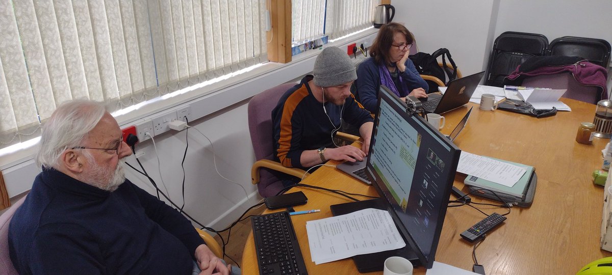 iprg_buzz's tweet image. It's the final day! James, Fin, Lucy and Jack (holding the camera) behind the scenes here in Whitby, North Yorkshire ☺️ Lots more amazing talks coming today - join us! conference.iprg.info

#propolis #science #conference