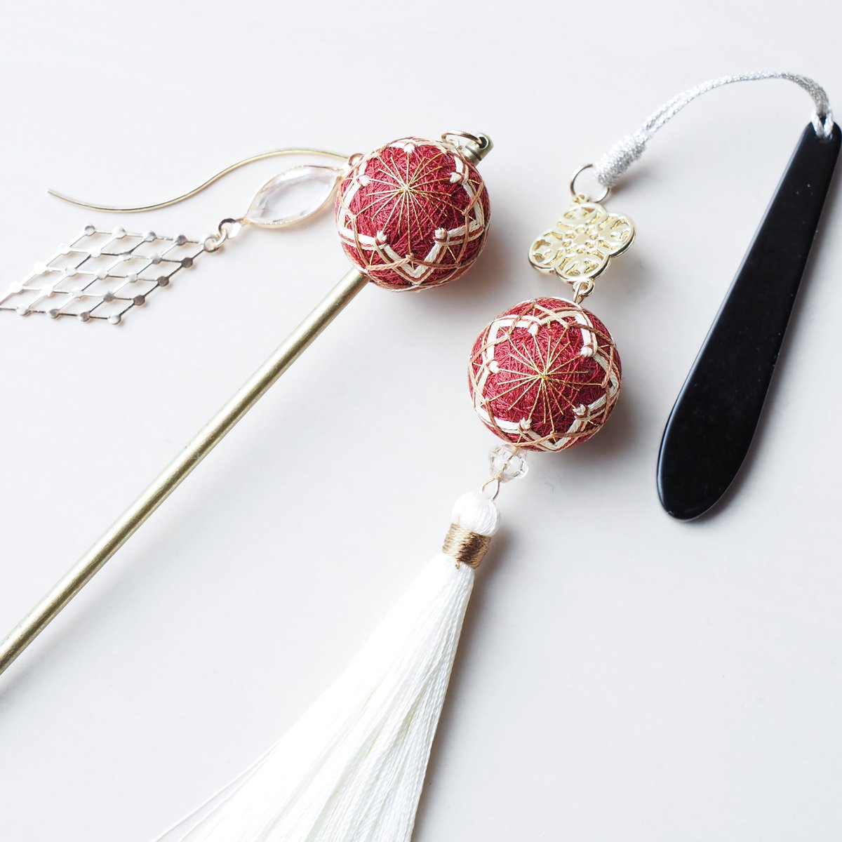 ∵∴∵∴∵∴ 受注制作で販売中です🧵∵∴∵∴∵

梅模様のてまりのご紹介です。
オンラインショップで販売開始しましたので、ぜひ覗いてみてください👀

minne.com/@rabo-na

#手鞠 #和 #アクセサリー #かんざし #ハンドメイド #模様  #伝統色 #手作り #和柄 #梅 #新作 #和 #根付