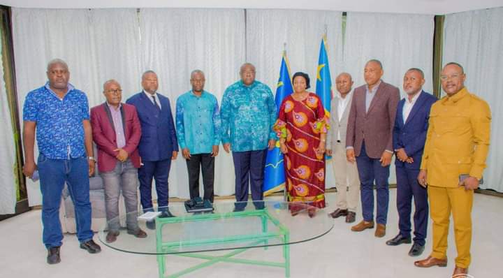 Dans l'USN, la constance et la sincérite du MLC sont sans pareil... Le respect de la parole donnée détermine la dimension de l'intégrité de l'homme et ses valeurs intrinsèques. Le MLC a voté pour Gérard Mulumba à l'APK. Félicitations! Kinshasa attend du bon travail.