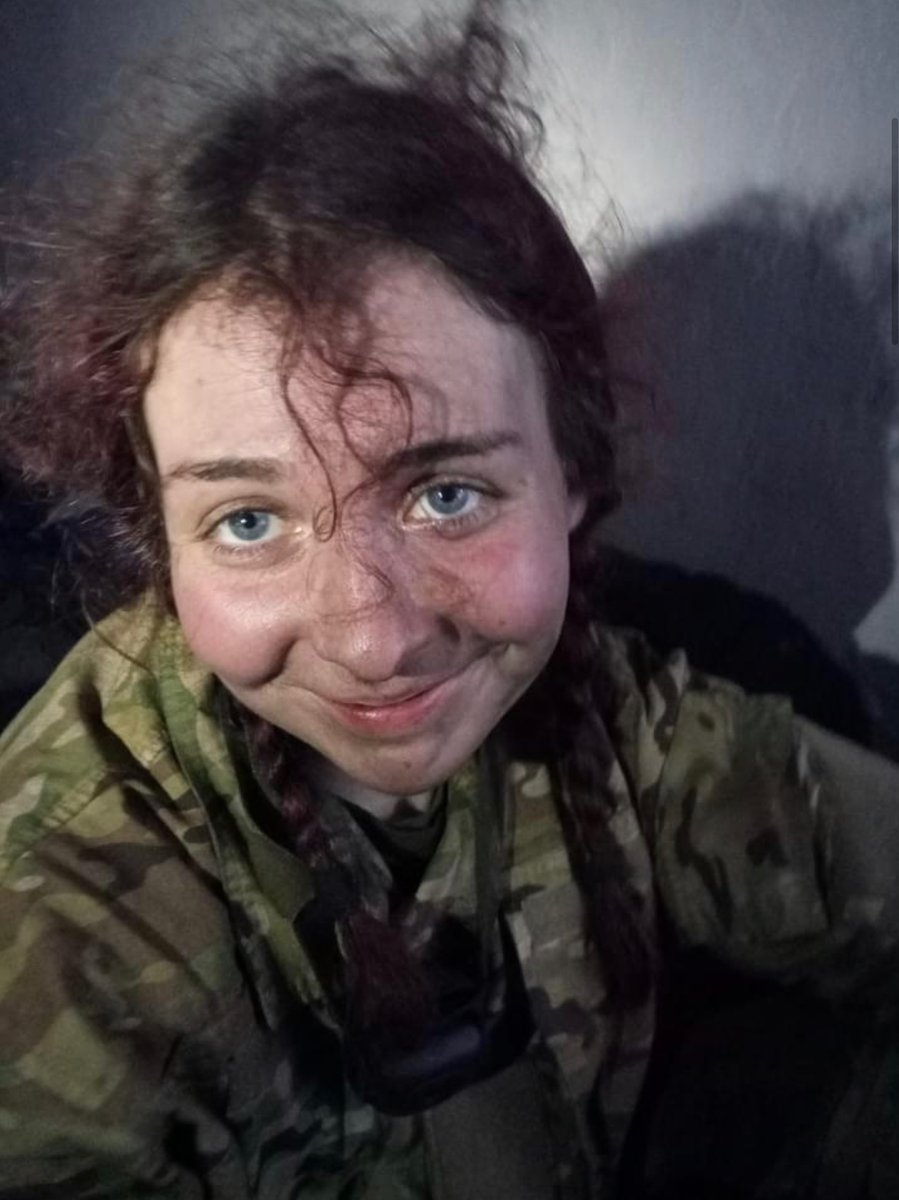 Gerashchenko_en's tweet photo. The girl who sang at #Azovstal is Kateryna, «Birdie», 21 y. She studied singing in Ternopil, acted in a local theater. She graduated, moved to Kyiv, began riding motorbikes and then she went to defend her country.
God bless you, Birdie. Hoping and praying you will soon be free https://t.co/jKb2uVmUHs