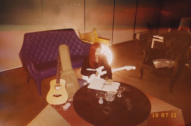 rsyonge's tweet photo. its been a decade with you, how time flies. our best girl thankyou for never giving up to chase your dream. witnessed you since day one untill now be a great musician, so proud of you  ♡

DECADE JOURNEY WITH ROSÉ
#TenYearsWithROSÉ https://t.co/n7LLIRTpl0