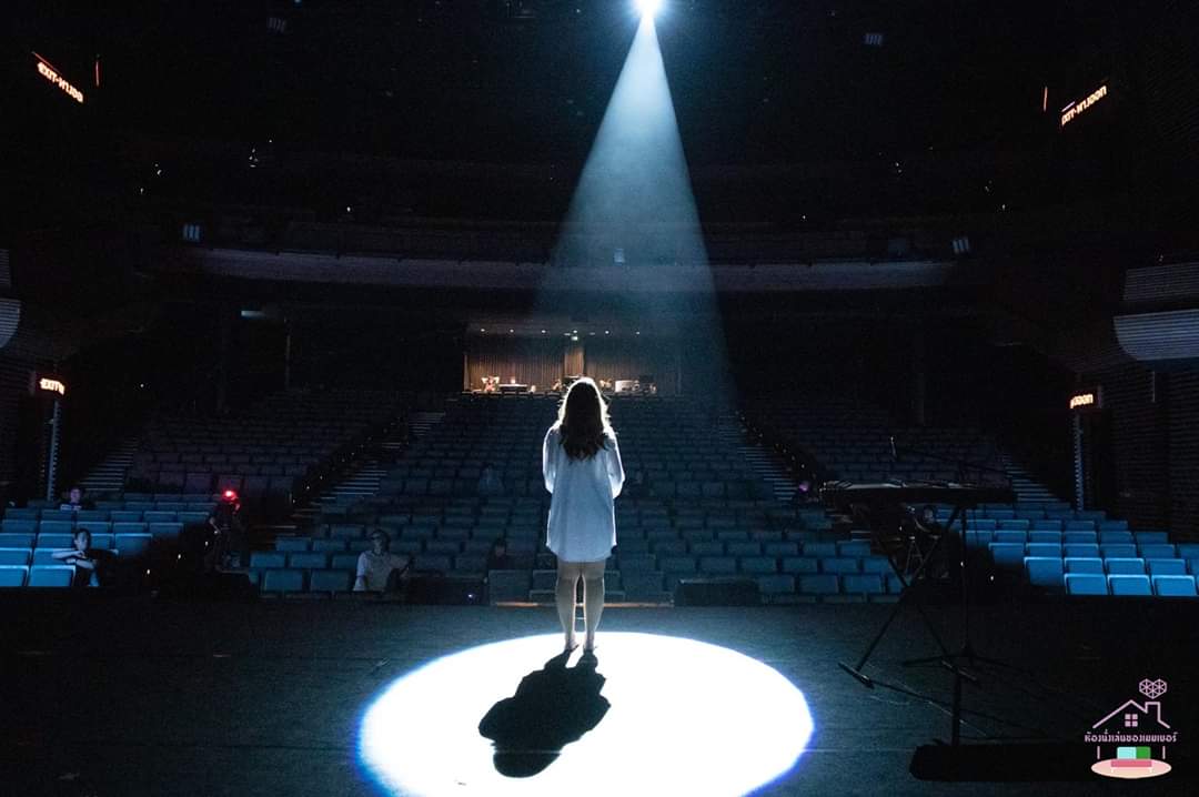 bnk48kcj's tweet photo. เมื่อวานเพิ่งไล่ดูรูปที่เซฟมาตอนคอนเสิร์ต #APassageToFly แปปๆ 3 ปีแล้วเหรอเนี่ย
จากวันนั้นมาคุณเค้าก็ยังเดินต่อมาเรื่อยๆ ไม่ได้หยุดเลยเนอะ เก่งมากๆ แล้วนะคะ จากนี้ก็ขอให้ได้เดินบนเส้นทางที่อยากเดิน ได้ทำอะไรที่อยากทำไปอีกเยอะๆ เลยนะค้า~ 💕🤗
#3yrsAPassageToFly
#KaewBNK48
#BNK48 https://t.co/FHW3ZK6MiJ