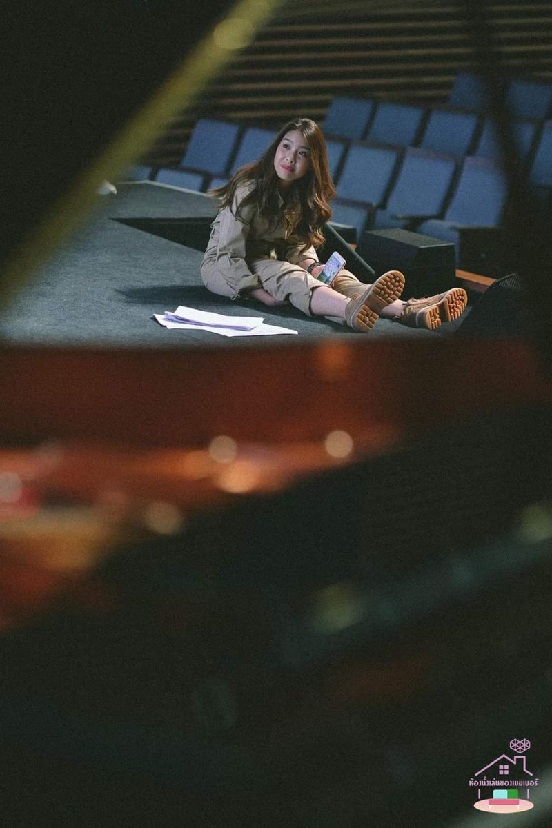 bnk48kcj's tweet photo. เมื่อวานเพิ่งไล่ดูรูปที่เซฟมาตอนคอนเสิร์ต #APassageToFly แปปๆ 3 ปีแล้วเหรอเนี่ย
จากวันนั้นมาคุณเค้าก็ยังเดินต่อมาเรื่อยๆ ไม่ได้หยุดเลยเนอะ เก่งมากๆ แล้วนะคะ จากนี้ก็ขอให้ได้เดินบนเส้นทางที่อยากเดิน ได้ทำอะไรที่อยากทำไปอีกเยอะๆ เลยนะค้า~ 💕🤗
#3yrsAPassageToFly
#KaewBNK48
#BNK48 https://t.co/FHW3ZK6MiJ