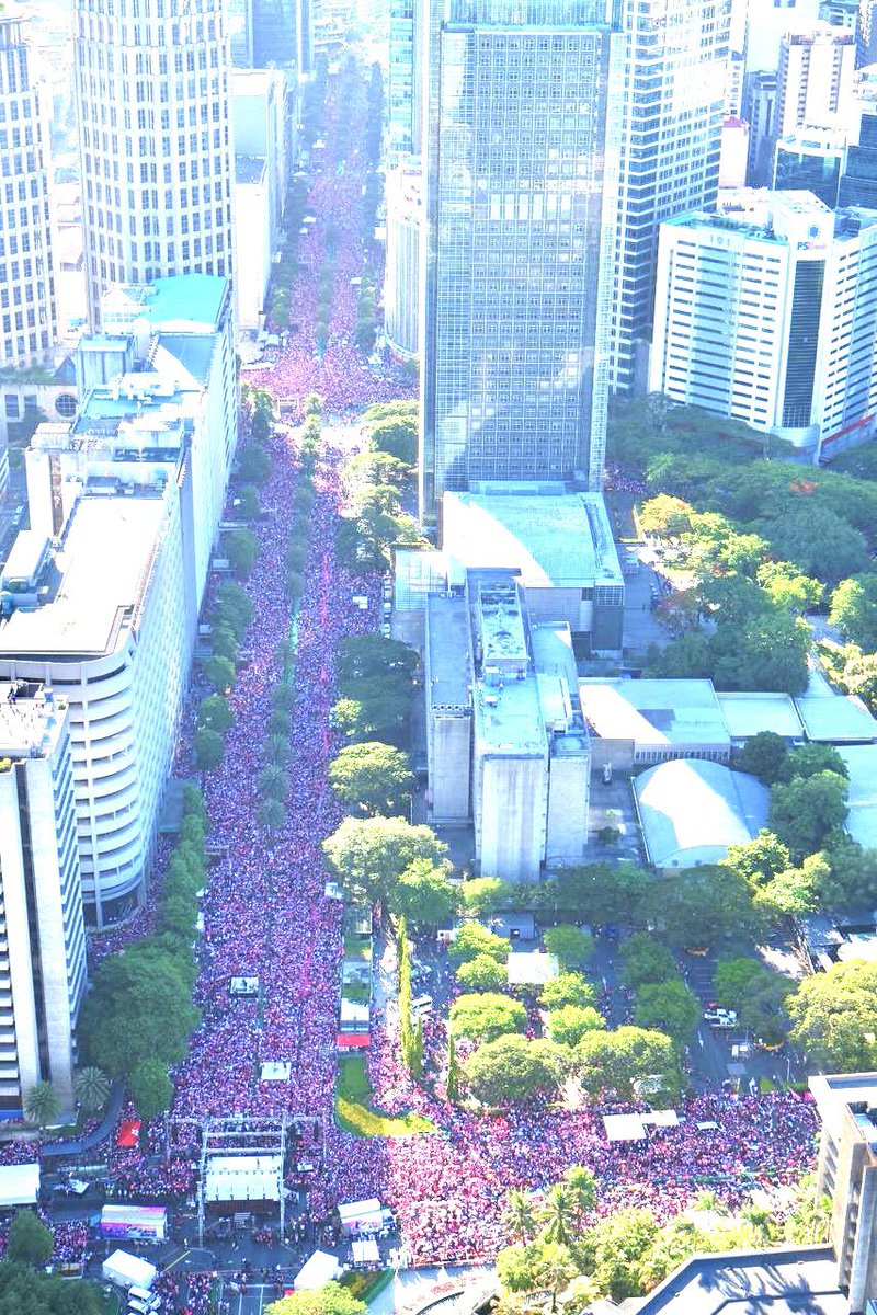JRDCastillo30's tweet photo. Our last stand. This is the fight of my generation. #IbotoNa10Pilipinas #MakatiIsPink #IpanaloNa10ParaSaLahat https://t.co/GI1VMK9My8