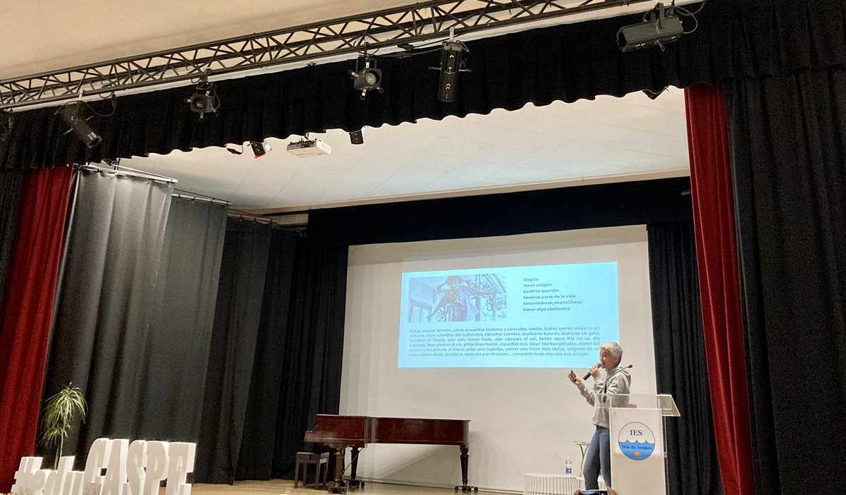 SabinaFillola's tweet photo. Hoy en las IV Jornadas compromiso con la comunidad educativa
💡Espacios competenciales
🌱Escenarios de vida y salud
👌🏽Bienestar en la escuela
Todo un lujo de ponentes: Carme, Pitu e Inara
#educaspe @apincaspe @cpmariadeavila @TeresaBallestin @elnousafareig @IESMardearagon https://t.co/RqQODSF4E5