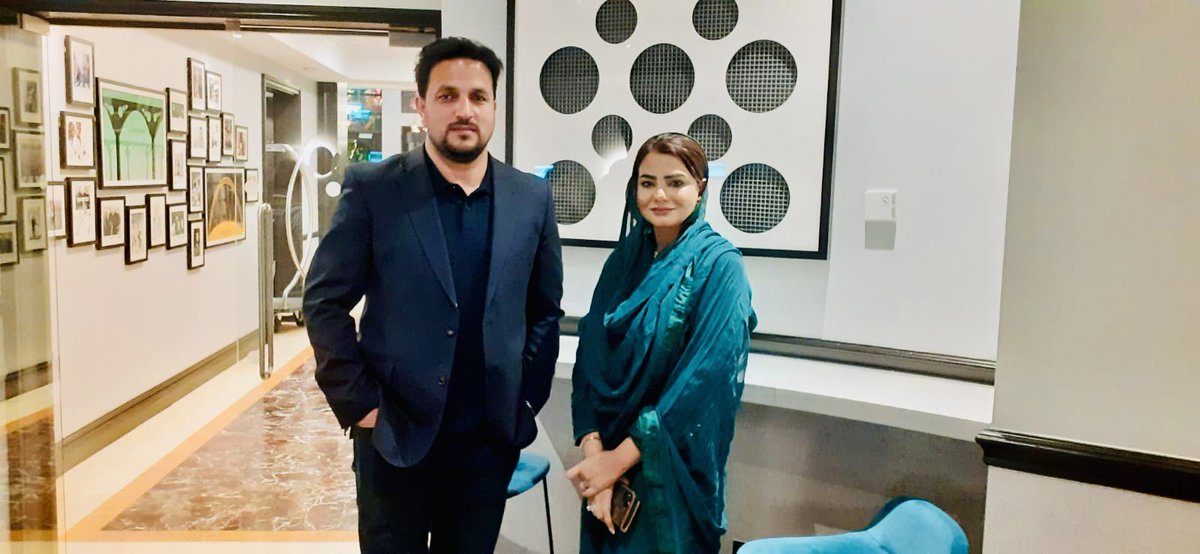 MaizaHameedMNA's tweet image. Interaction with #media and with #ReportersWithoutBorders They were full of praise for #Mns and his vision and quite hopeful that @CMShehbaz will take #Pakistan in the right direction,praising congratulate ing @MaryamNSharif on successful jalsa in #fatahjang  #عوام_ن_کے_ساتھ