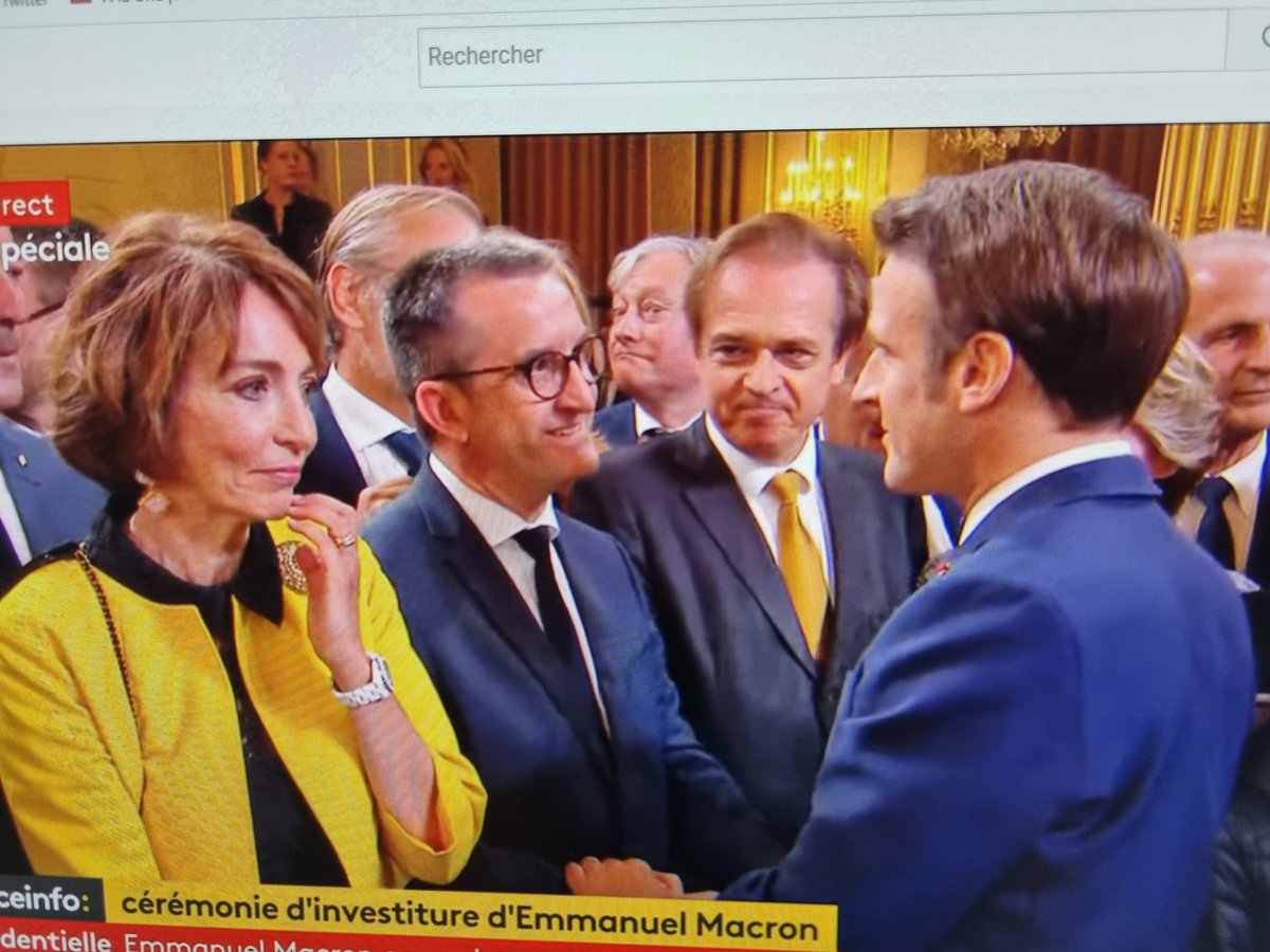 mdemeaux's tweet photo. Le maire de #Maxeville @ChoserotC présent à l'Elysée pour l'#investiture du président #Macron. Le chef de l'Etat a salué l'élu, avant @manuelvalls ! 😛 https://t.co/5VWuLeJ03d