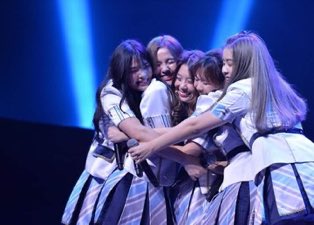 KaewNatruja_TH's tweet photo. Happy Anniversaries 3 Years🎹✨
#3yrsAPassageToFly #APassageToFly
#KaewBNK48 #BNK48 https://t.co/uIqzcVicBj