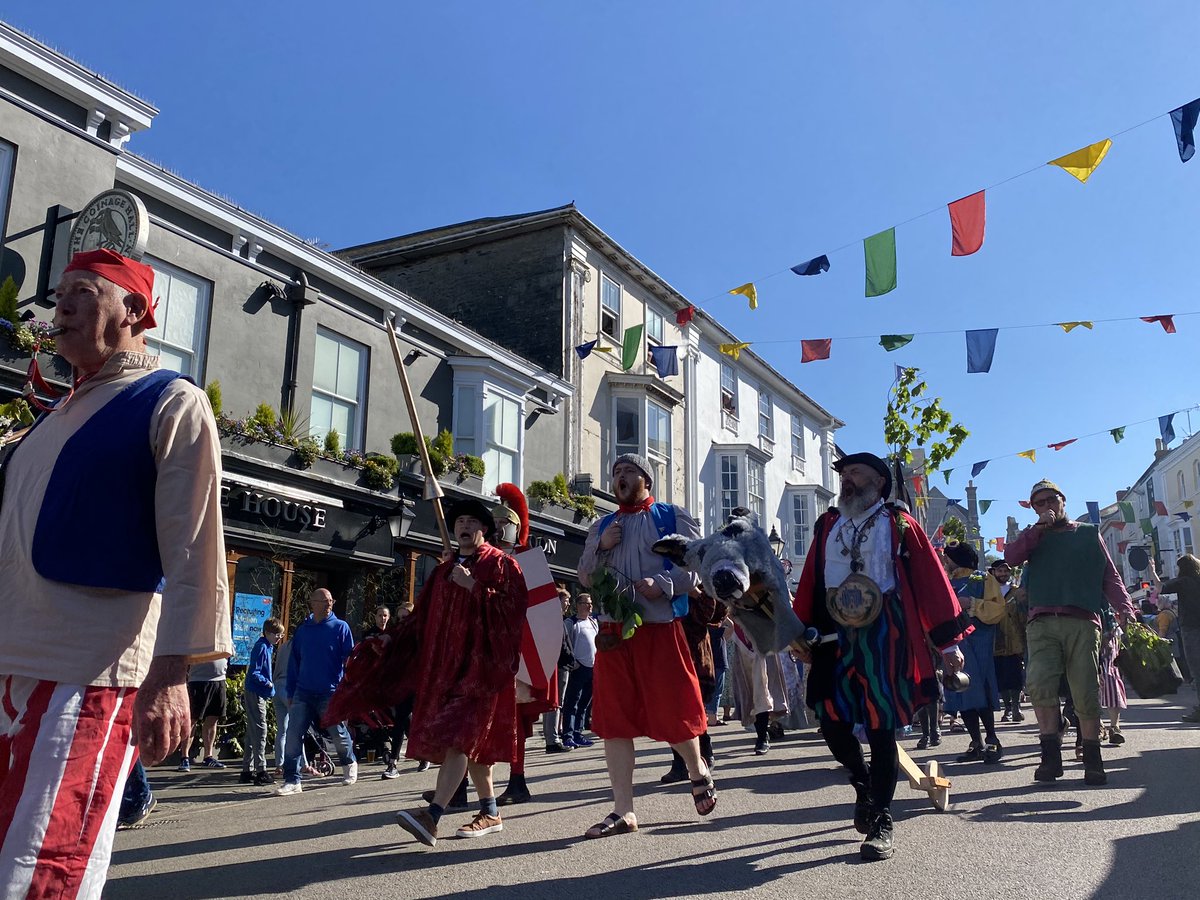 HelstonNubNews's tweet photo. Hal An Tow! #Helston #Cornwall #FloraDay #HalAnTow #Dancing #Music https://t.co/pXemMCo5tv
