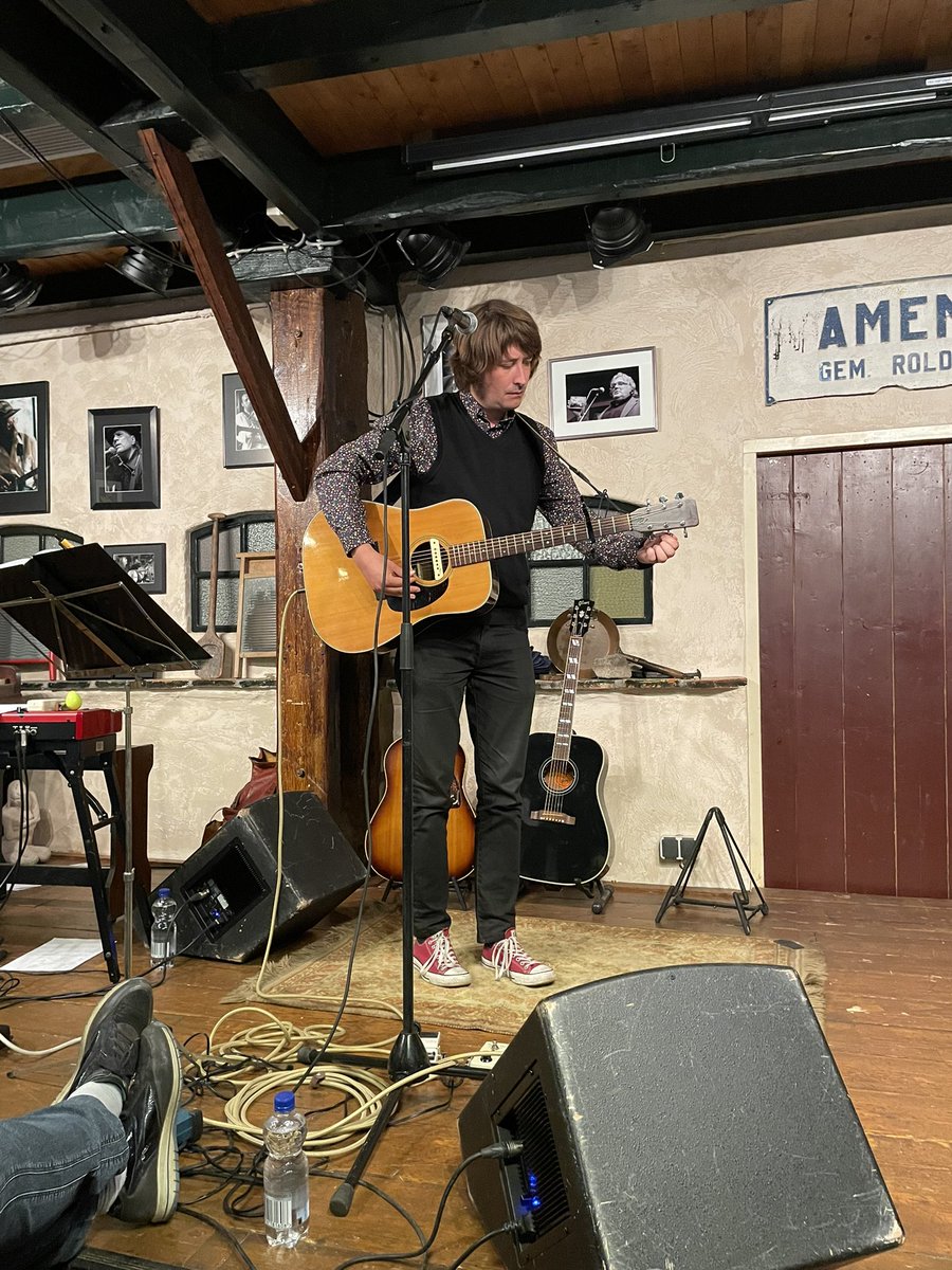 Schietweet's tweet photo. Wat een tof concert van @yorickvannorden gisteren in de Amer. Nu lekker aan het nagenieten van de limited edition Playing by Ear LP. https://t.co/eaH4x0ZZlM