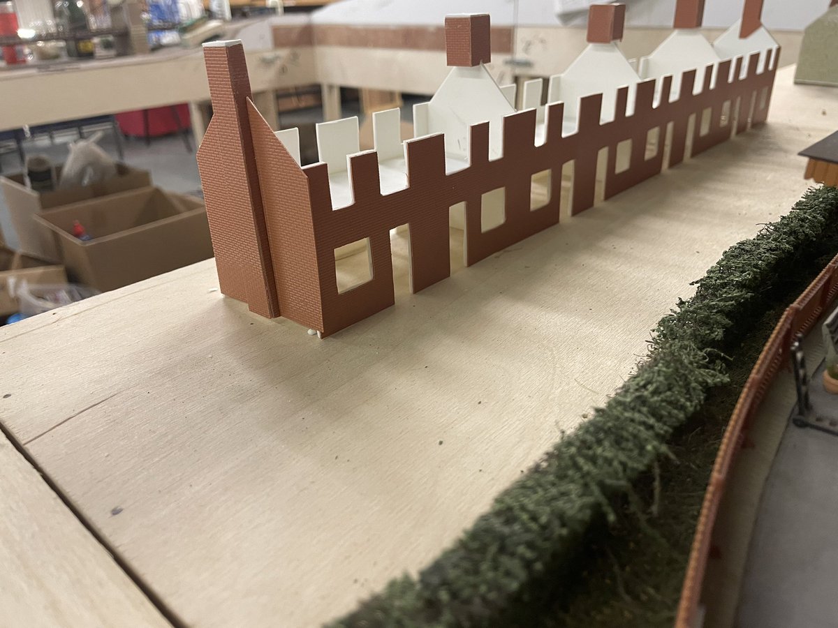 WarleyShow1's tweet photo. More work to the railway terraces, that’s all the windows cut out for now, just a bit of cleaning up and then on to the next shorter block and paint https://t.co/AFiMspmIUz