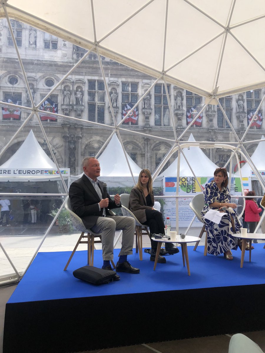 MdEuropeParis's tweet photo. #Debat 1 | 🇪🇺 Dialogue sur les droits fondamentaux 👩🏽‍⚖️ à la #JourneeDeLeurop 2022 ✨ à @Paris avec @EURightsAgency, @AssoCoexister, @MouvEuropeen_Fr et @Europarl_FR et @elsagrangier à la modération !

#Egalite, #DroitsEnvironnementaux, #AccesEducation, #Minorites … https://t.co/M1UUrEQfgD