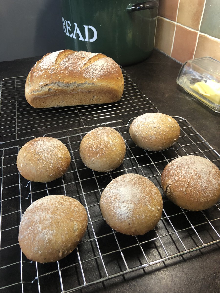 jezashberry's tweet photo. It’s #bakingsaturday! I’ve baked a tin loaf and some rolls to have with dinner tonight, both made with #einkorn, white wheat flour, #maltedgrain flour and a little rye - basically what I could find in the cupboard #bread #realbread #baking #realbaking https://t.co/lQw8MCsQO0