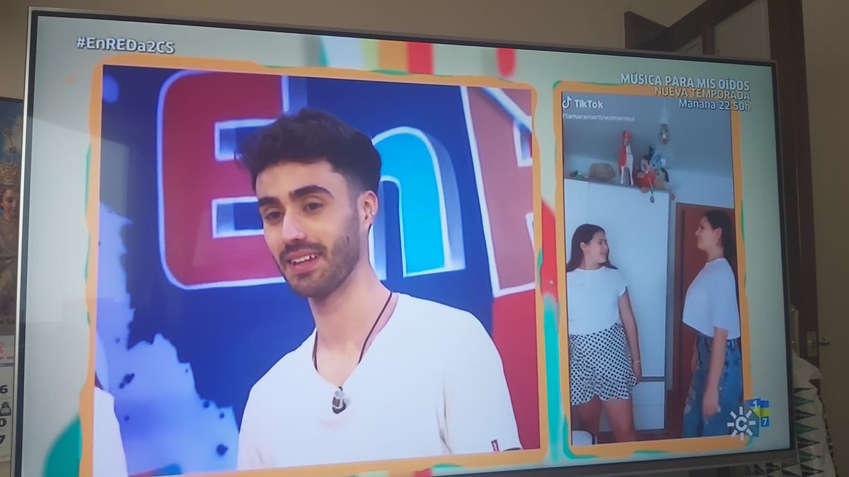 Afb__01's tweet photo. La buena gente de #EnREDa2CS @canalsur ya me ha enreao hoy trayendo a este titán de la magia, la música y la comunicación🤔 #Drolu https://t.co/h4eZCW64rb