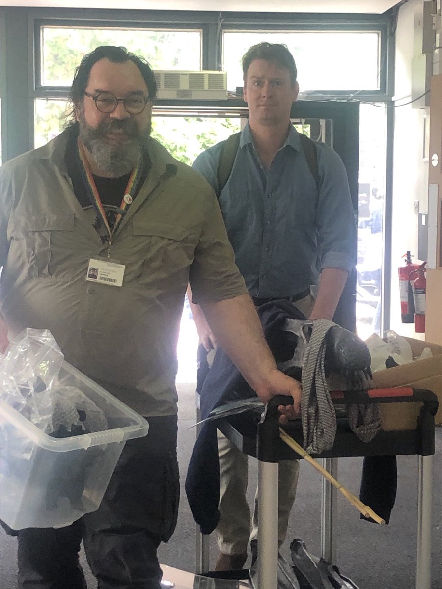 LindyHoldenDye's tweet photo. Discovering dinosaurs, detecting  terrestrial and extraterrestrial molecules of life, bone crayons and more! #SOTSEF getting ready ⁦@sotonbiosci⁩ ⁦⁦@unisouthampton⁩ ⁦@NeilJGostling⁩ #MResEvolution ⁦@GoodFriendBigM⁩ #LovePublicEngagement Congrats all! https://t.co/7ny3onFUaj
